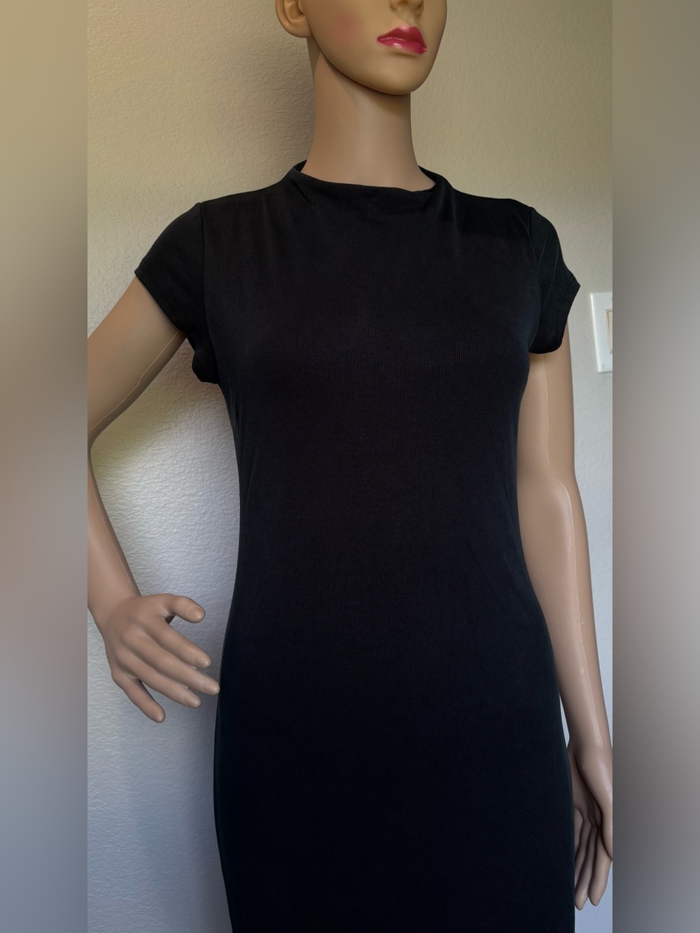 Ladies' Black Cap-Sleeve Midi Dress — Sleek Everyday Staple - Picture 11 of 11